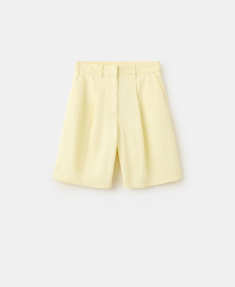 Women's Buckle Detail Straight Bermuda Shorts