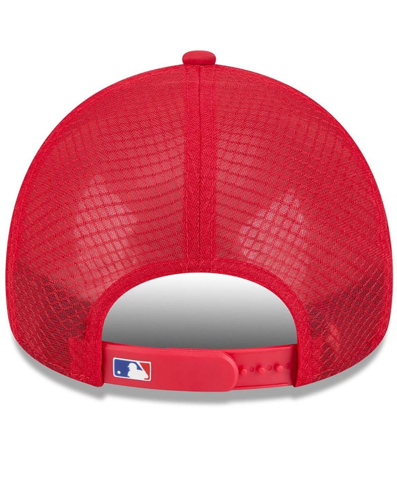 Men's Red Chicago Cubs 2026 Batting Practice Apex 9FORTY Adjustable Trucker Hat