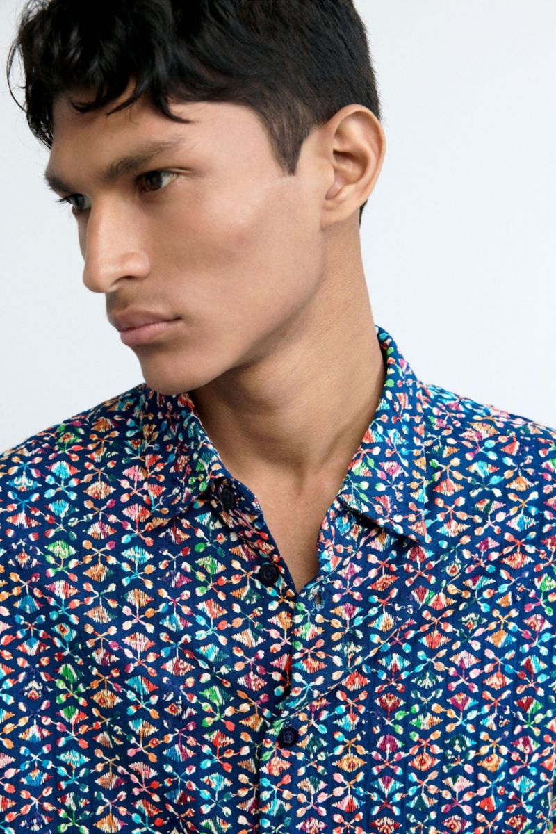 Men's Short-sleeve shirt with ethnic embroidery