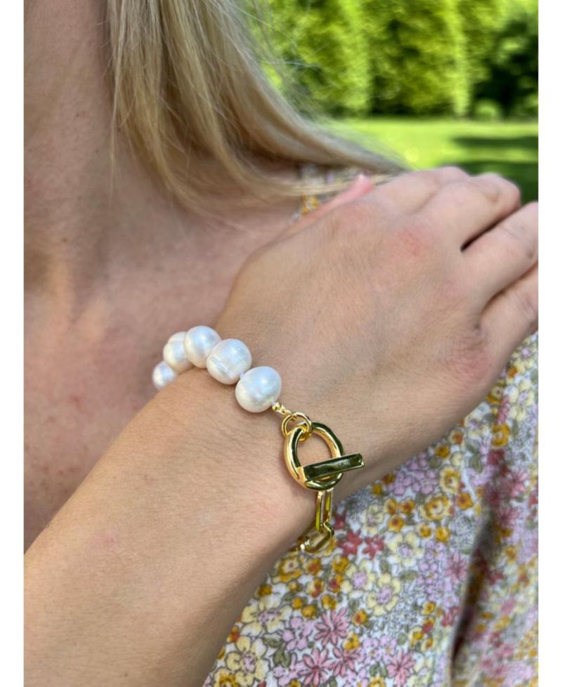 Mother of Pearl Bead and Chain Toggle Bracelet