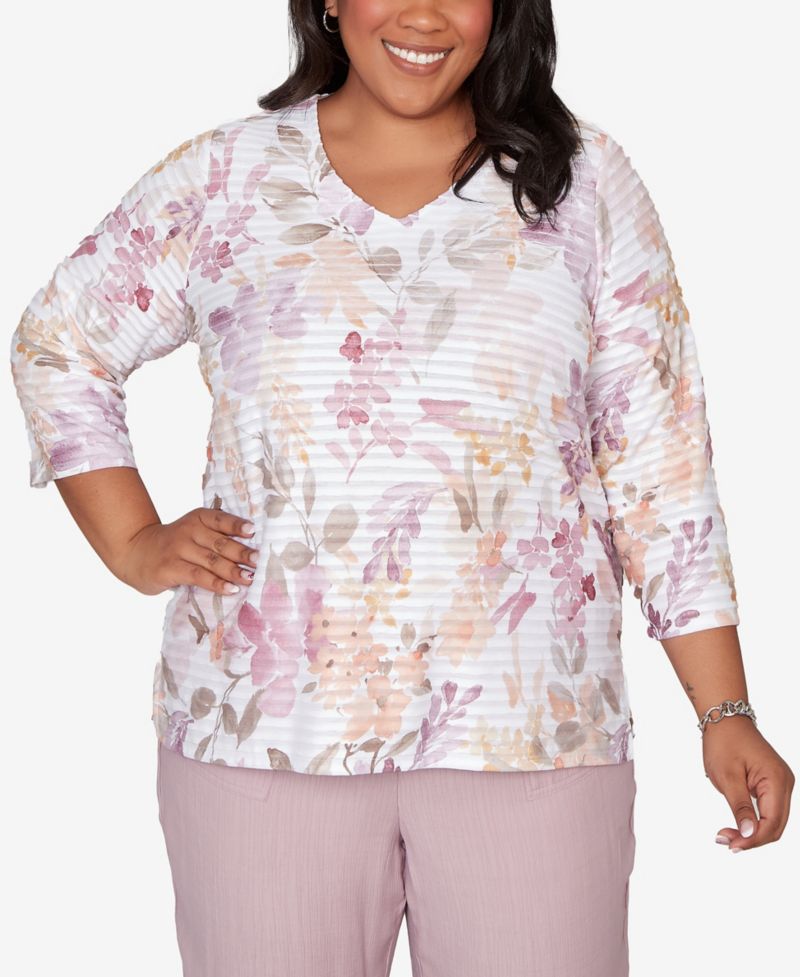 Plus Size Vintage Charm Watercolor Floral Textured V-Neck Top
