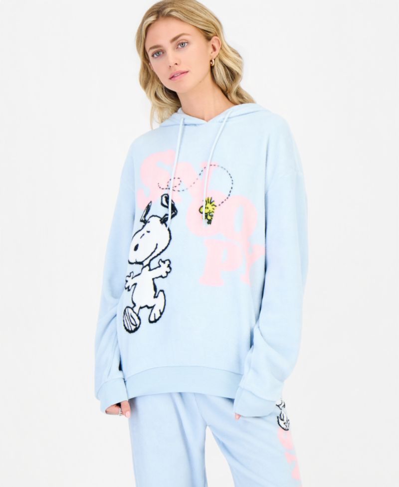 Juniors' Snoopy Cozy Fleece Graphic Hoodie