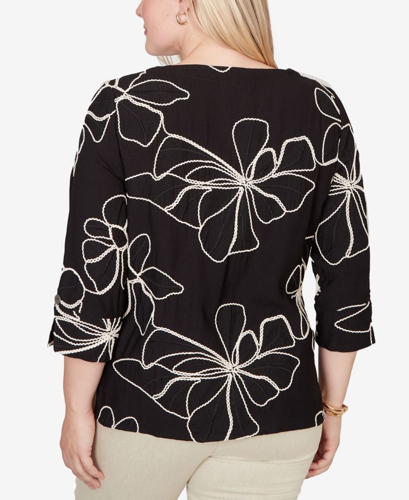 Women's Detail Driven Flower Soutache 3/4-Sleeve Top