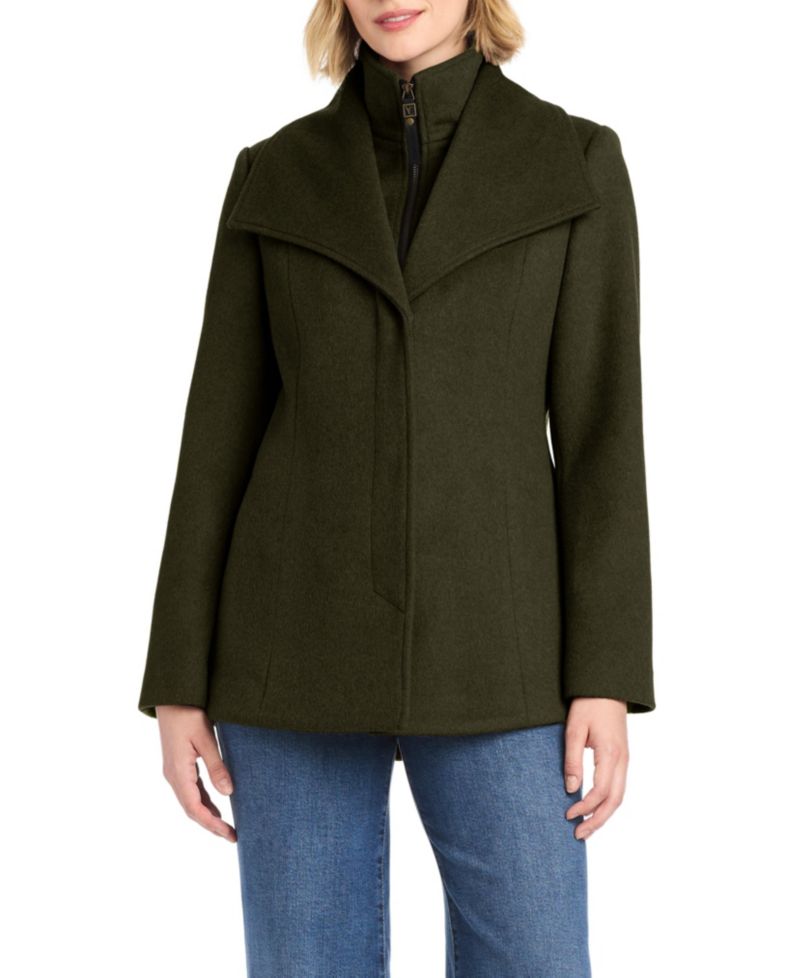 Women's Short Wool Coat With Fixed Bib