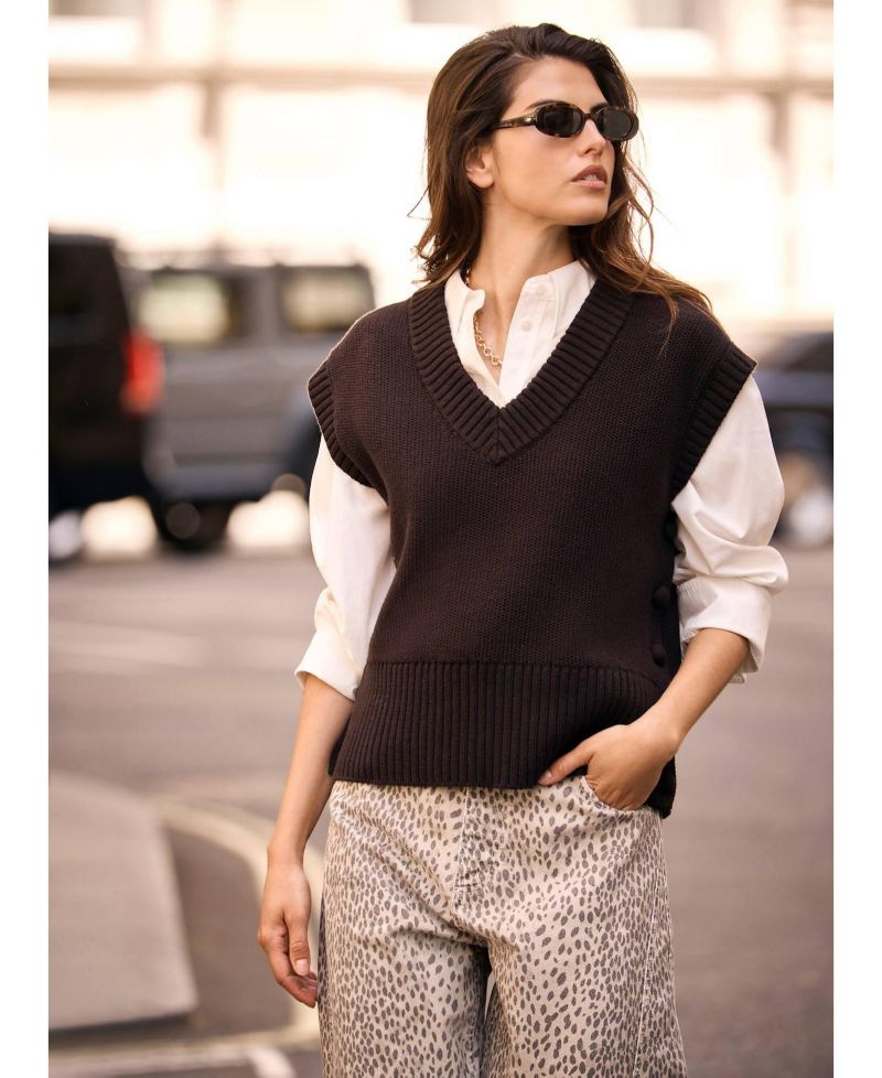 Women's Sleeveless V-Neck Ribbed Trim Sweater Vest