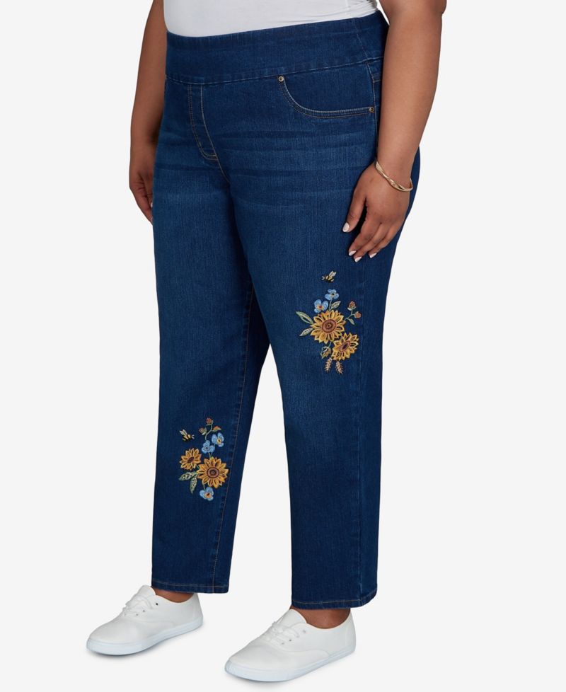 Plus Size Pull-On Cropped Denim Pants