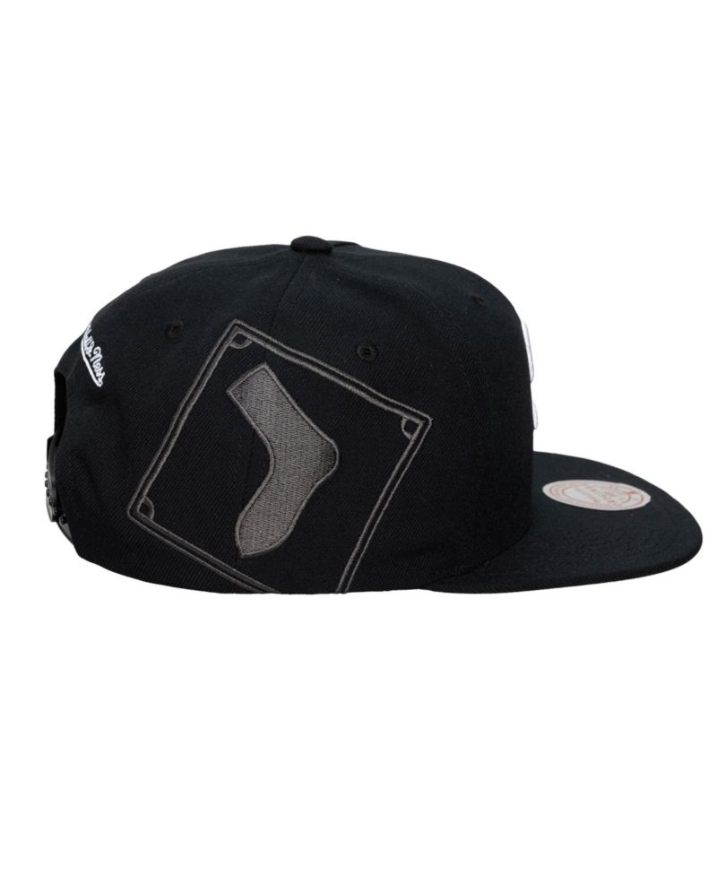 Men's and Women's Black Chicago White Sox Side Logo Snapback Hat