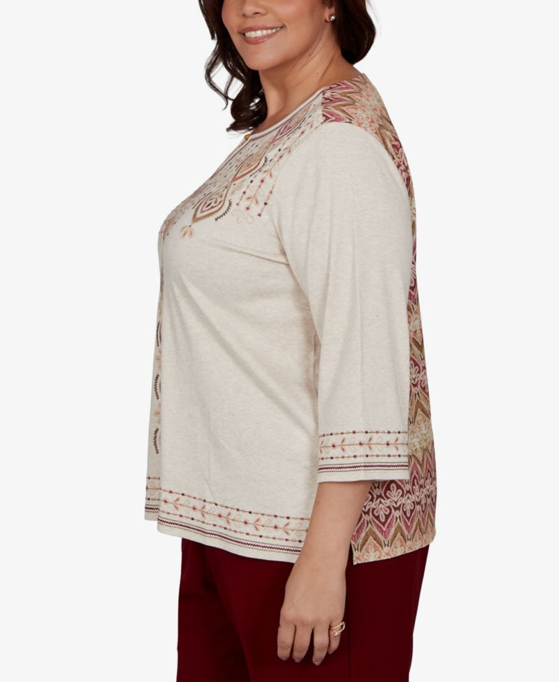 Plus Size Embroidered Medallion Keyhole Neck 3/4-Sleeve Top