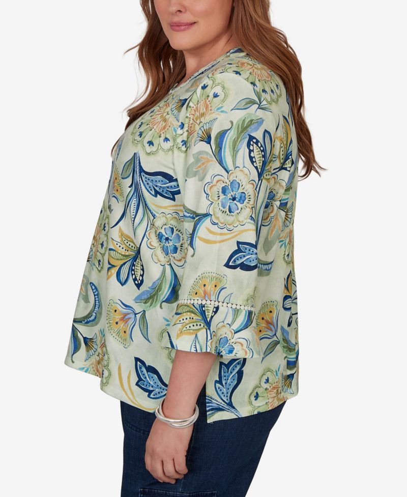 Plus Size Bold Meadow Floral Knit Top