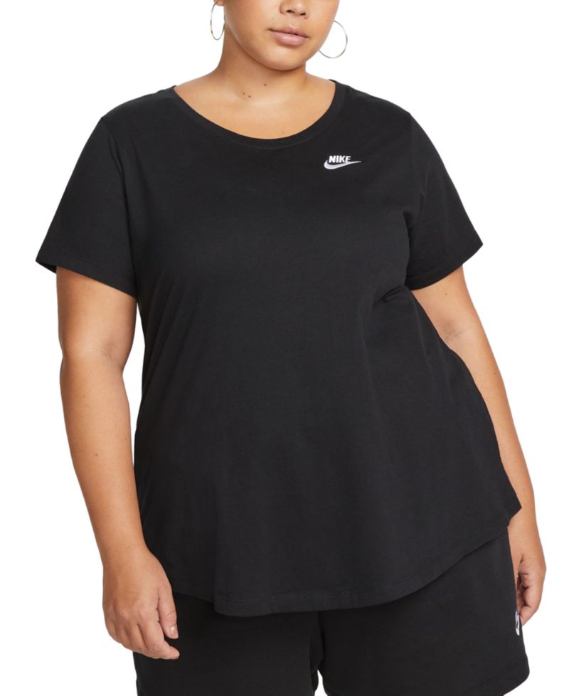 Plus Sportswear Club Essentials T-Shirt