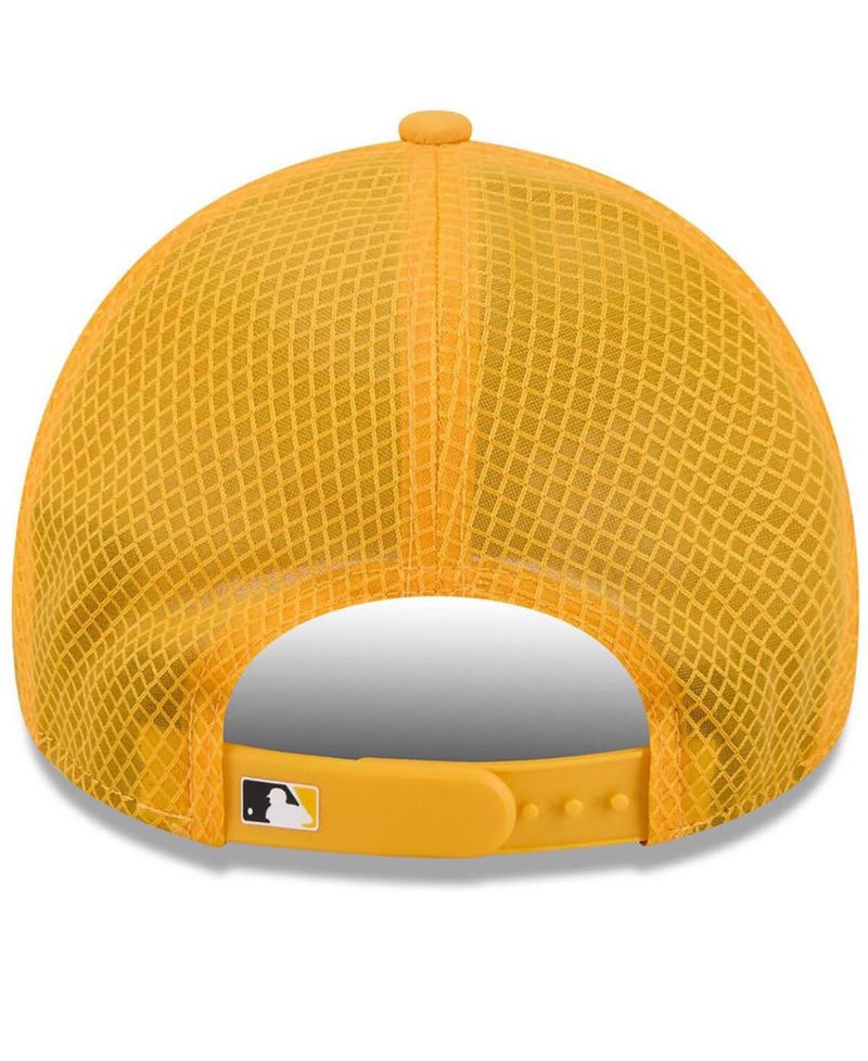 Men's Gold Pittsburgh Pirates 2026 Batting Practice Apex 9FORTY Adjustable Trucker Hat