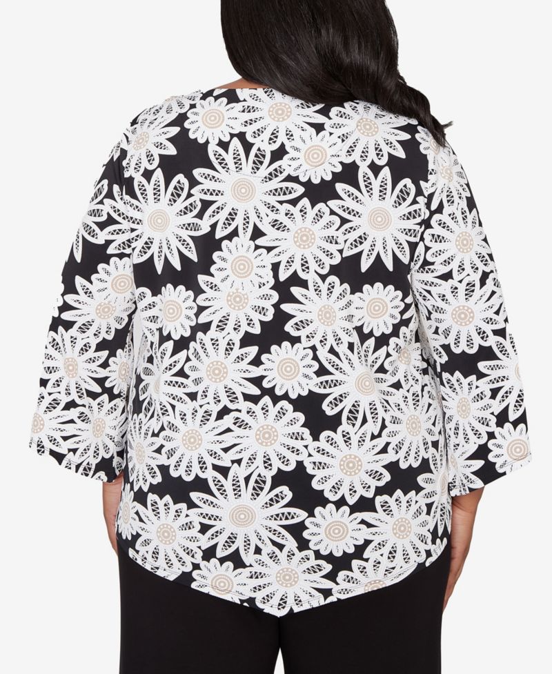 Plus Size Classic Daisy Pointed Hem Top with Necklace