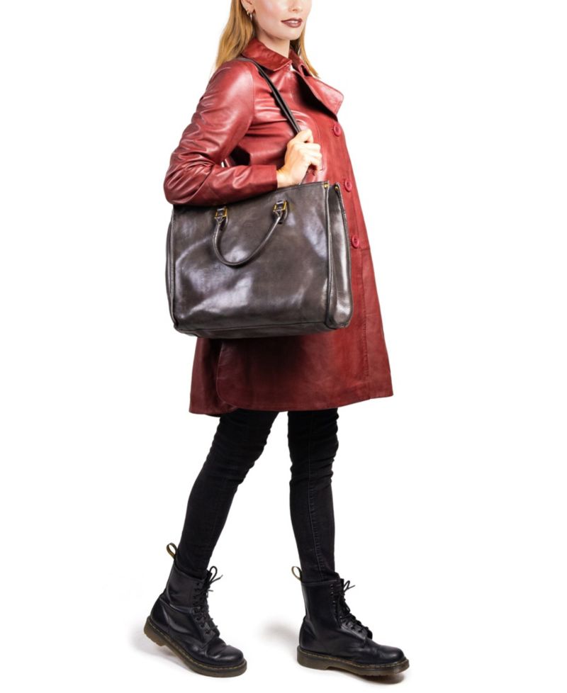 Clivia Carryall Tote Bag