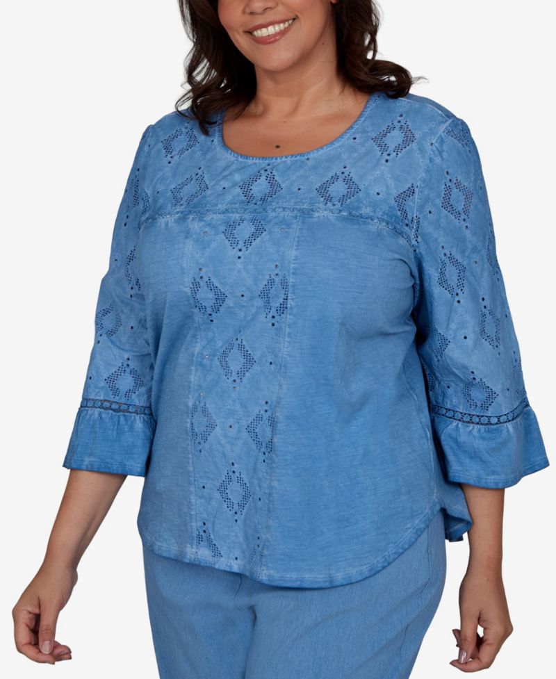 Plus Size Crewneck 3/4-Sleeve Applique Top