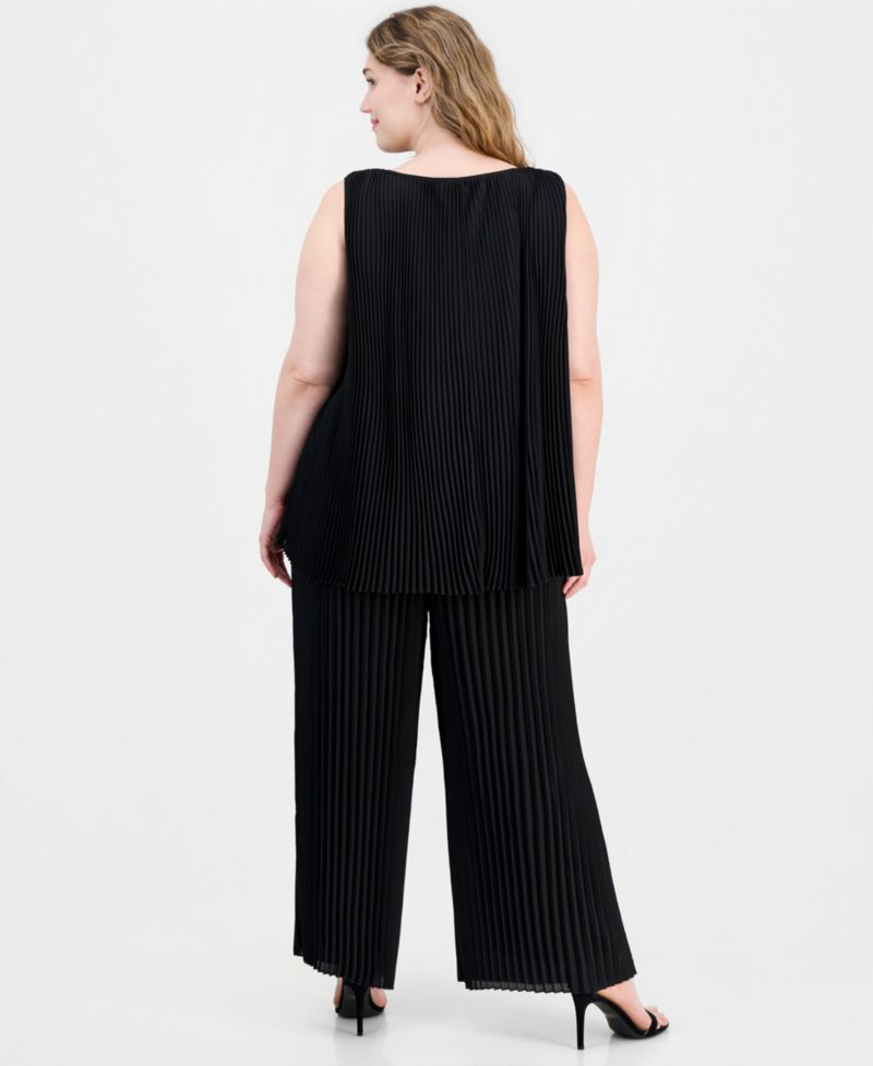 Plus Size Round-Neck Sleeveless Pleated Top