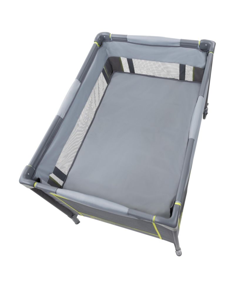 Portable Playard with Bassinet