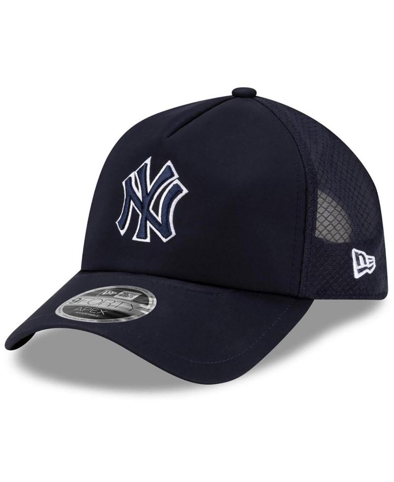 Men's Navy New York Yankees 2026 Batting Practice Apex 9FORTY Adjustable Trucker Hat