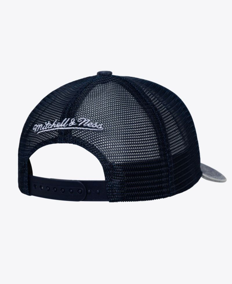 Men's and Women's Navy New York Yankees Gameday Adjustable Trucker Hat