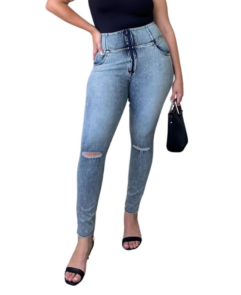 Women's Curvy Ripped High-Rise Sculpting Skinny Jeans