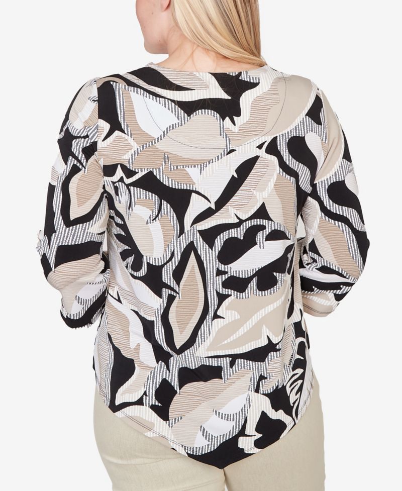 Women's Detail Driven Texture Leaves Pointed Hem Top with Necklace