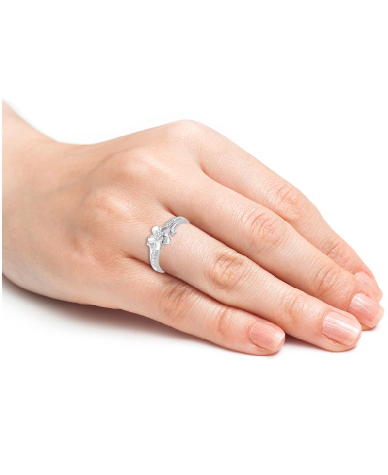 Diamond Flower Ring (1/10 ct. t.w.) in Sterling Silver