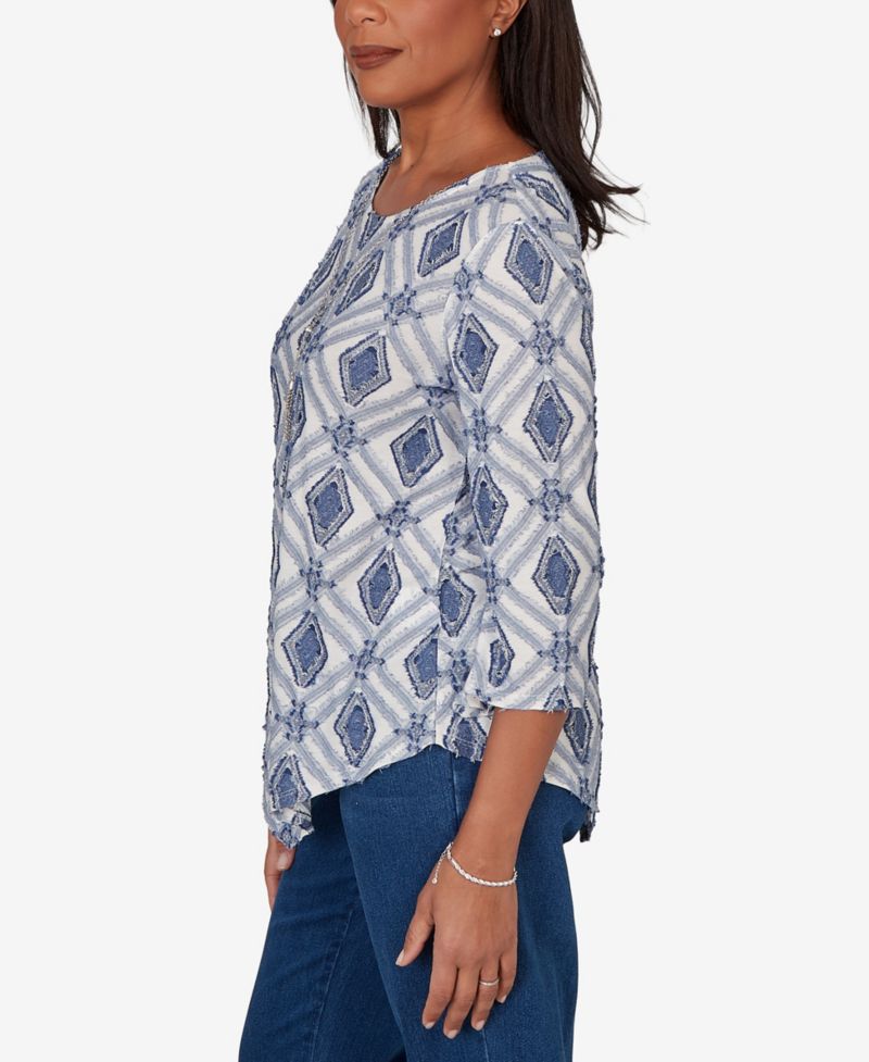 Petite Diamond Textured Top with Necklace