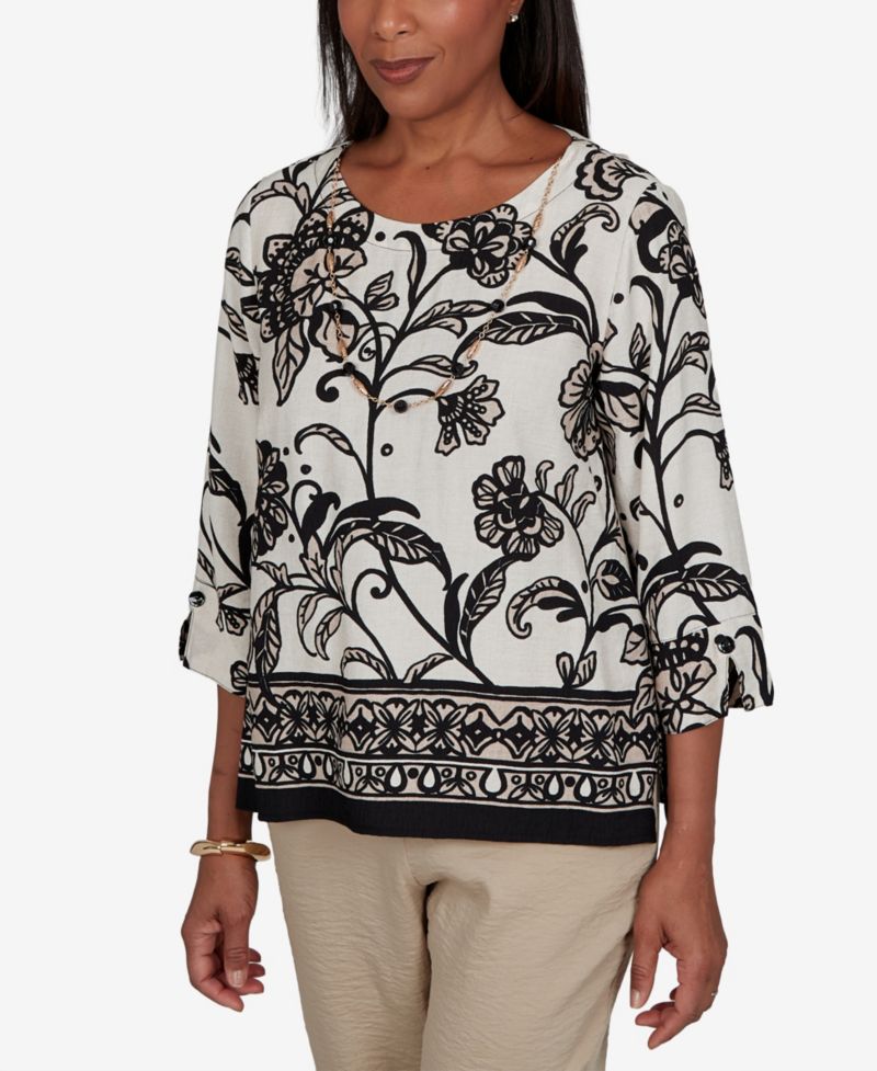 Women's Travel Advisory Scroll Border Top With Necklace
