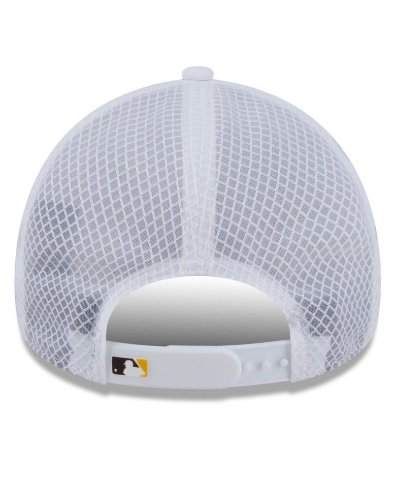 Men's White San Diego Padres 2026 Batting Practice Apex 9FORTY Adjustable Trucker Hat