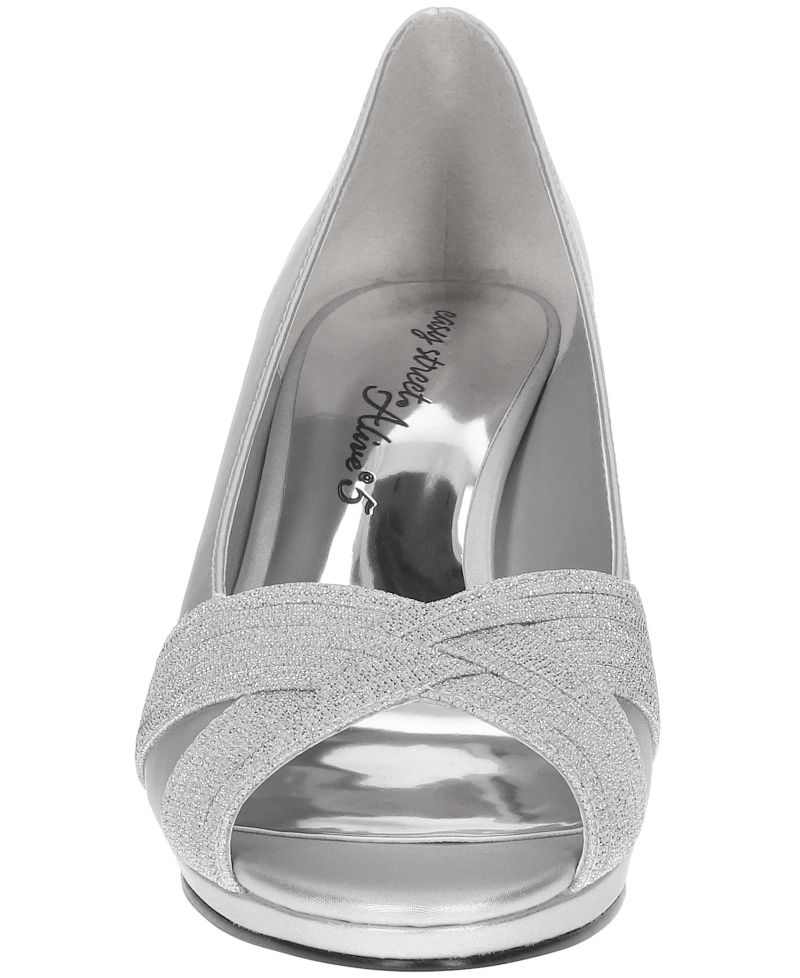 Women's Lavish Platform Pumps