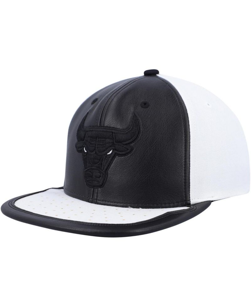 Men's Black and White Chicago Bulls NBA Day One Snapback Hat