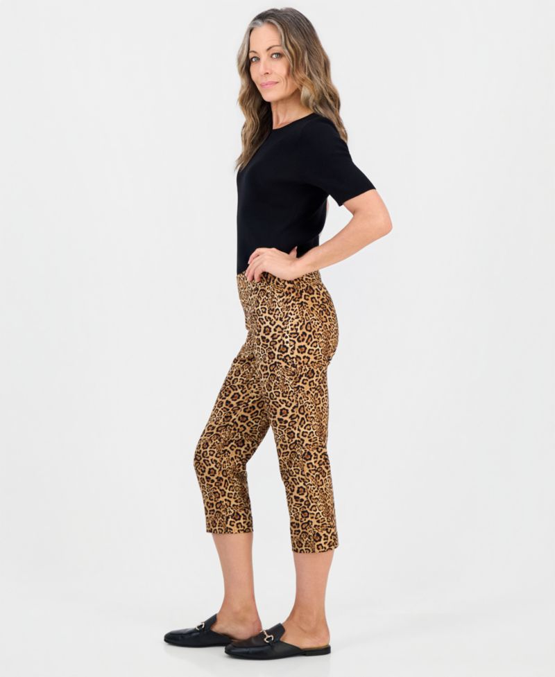 Petite Leopard Rivet High-Waisted Pull-On Capris