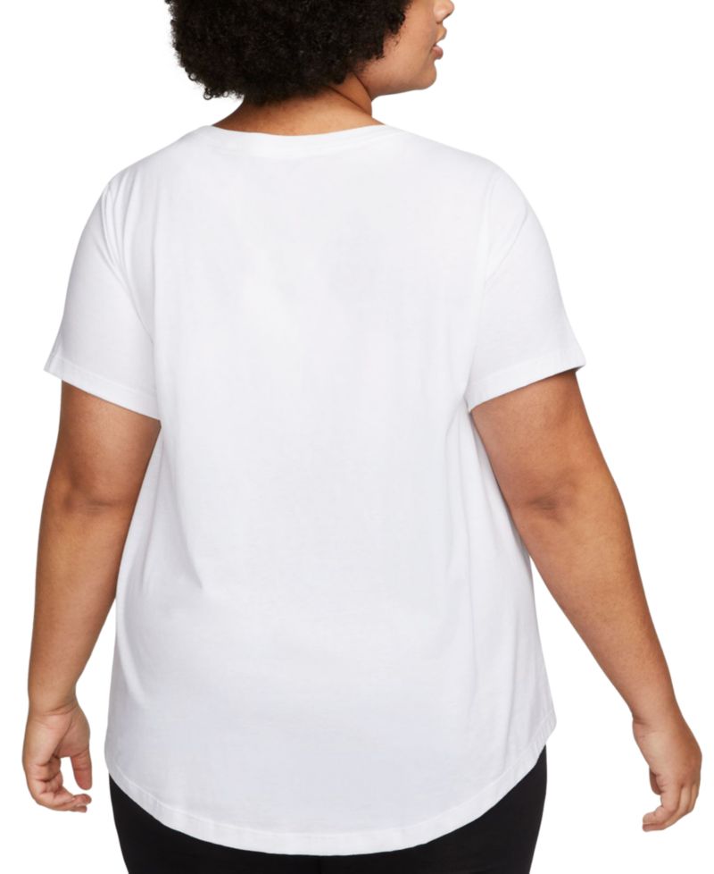 Plus Sportswear Club Essentials T-Shirt