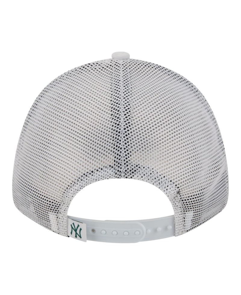 Men's White New York Yankees Flag 9FORTY Trucker Adjustable Hat