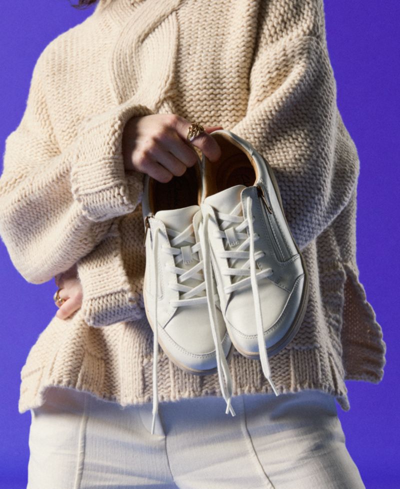 Women's Bryianne Bayla Round Toe Sneakers