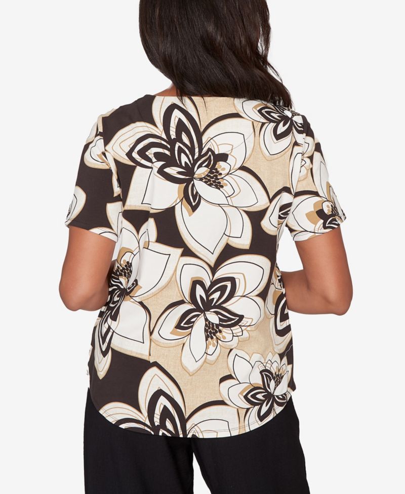 Women's Detail Driven Floral Stained Glass Short-Sleeve Top