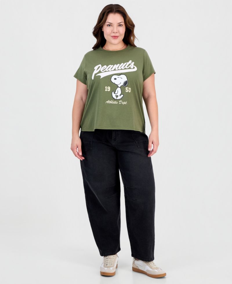 Plus Size Snoopy Graphic Appliqu&eacute; T-Shirt