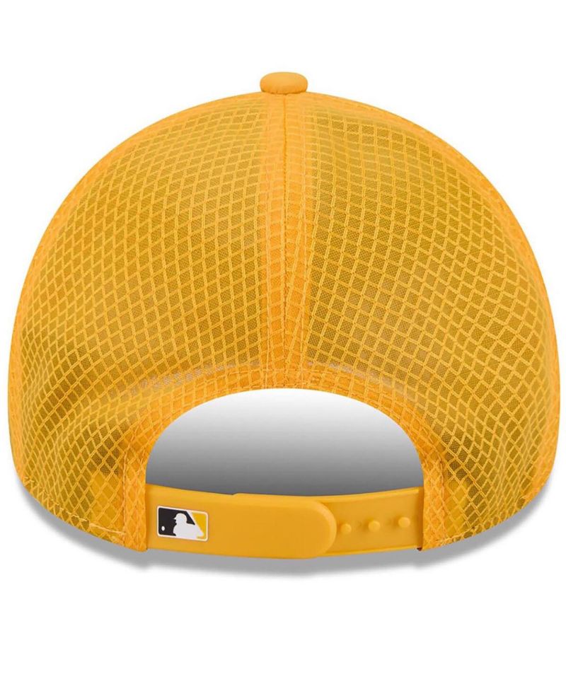 Men's Gold Milwaukee Brewers 2026 Batting Practice Apex 9FORTY Adjustable Trucker Hat