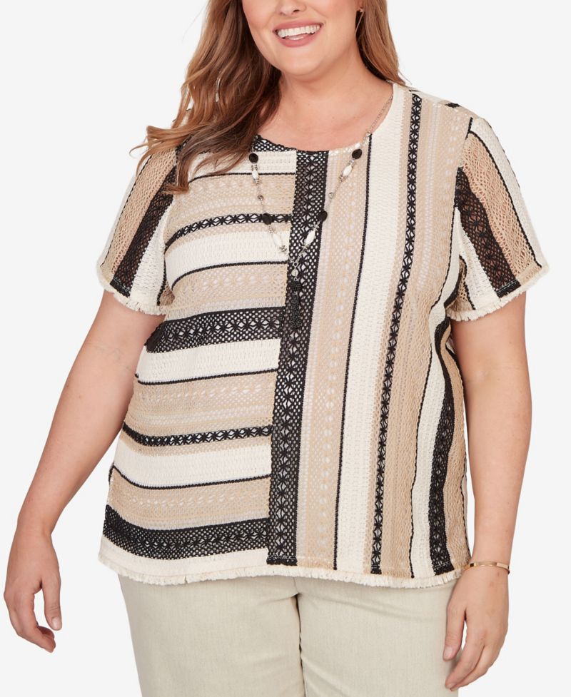 Plus Size Detail Driven Textured Spliced T-Shirt with Necklace