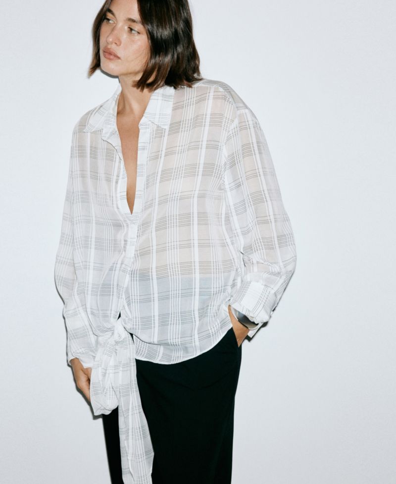 Women's Plaid Long-Sleeve Button Up Blouse