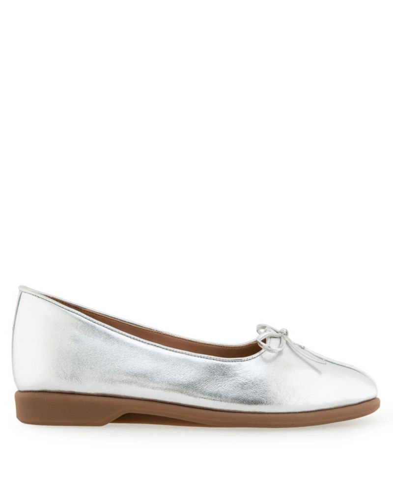 Women's Novia Tapered Toe Ballet Flats