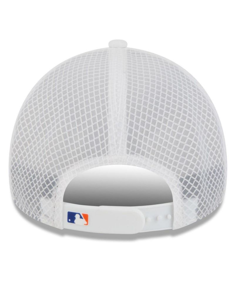 Men's White New York Mets 2026 Batting Practice Apex 9FORTY Adjustable Trucker Hat