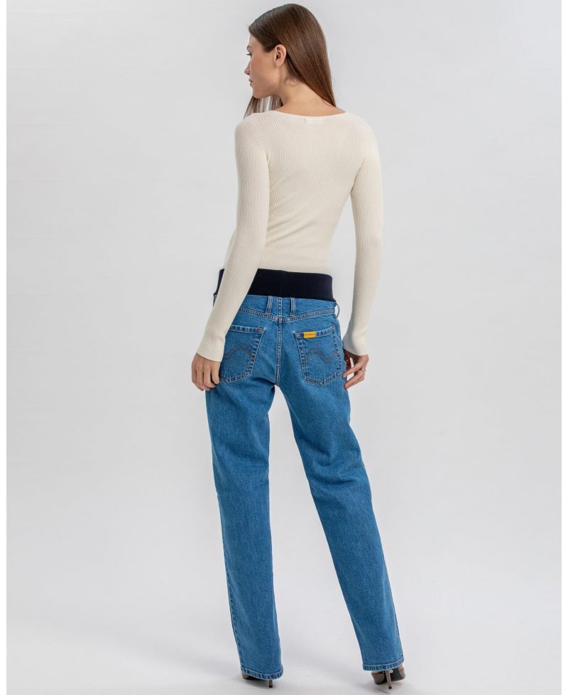 Women's Regular Straight Jeans in Medium Wash