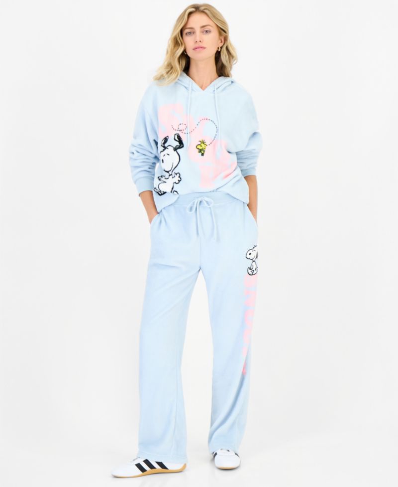 Juniors' Snoopy Cozy Fleece Graphic Hoodie