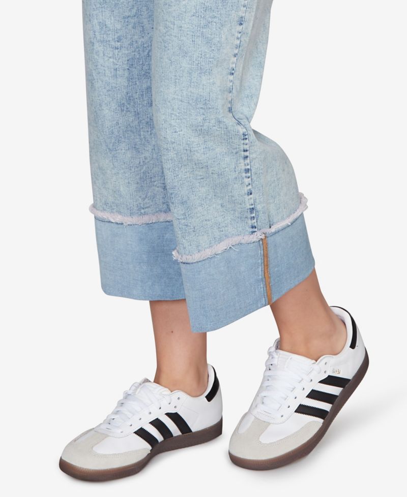 Petite Comfort Waist Wide-Leg Cropped Jeans