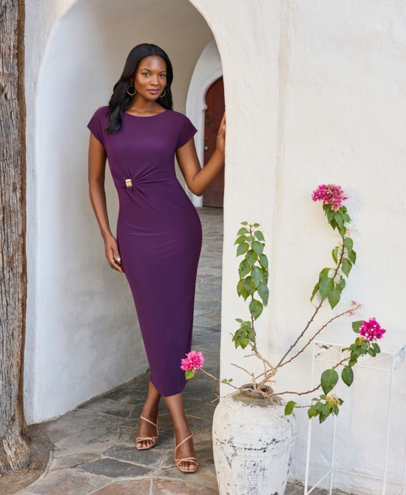 Women's Pull-On Round Neck Shaping Dress