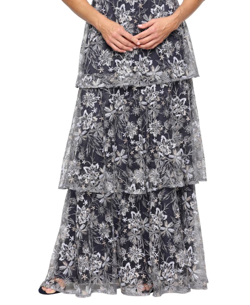 Women's Embroidered Sweetheart Neck Ball Gown