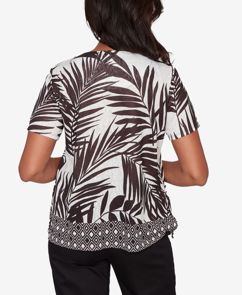 Petite Detail Driven Tropical Diamond Border Crewneck T-Shirt with Necklace