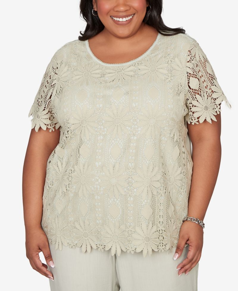 Plus Size Vintage Charm Floral Lace Short-Sleeve T-Shirt