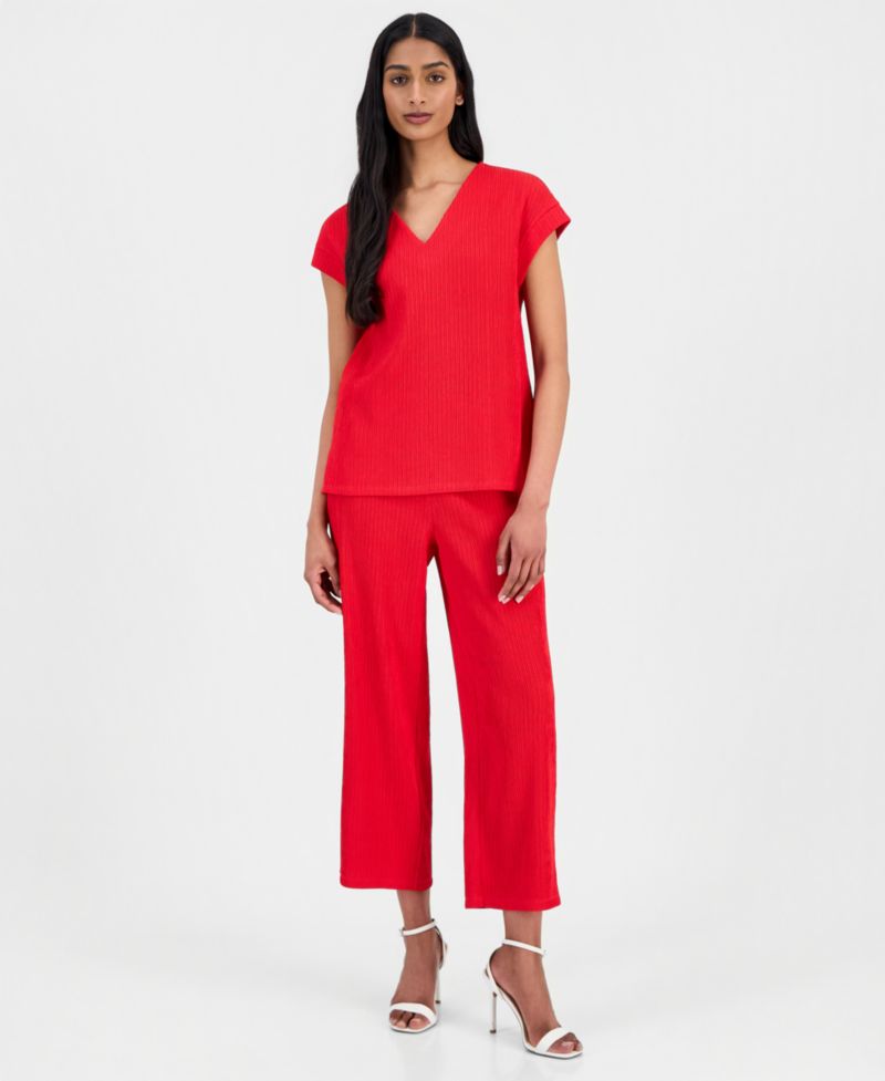 Women's Extended-Shoulder Textured V-Neck Top