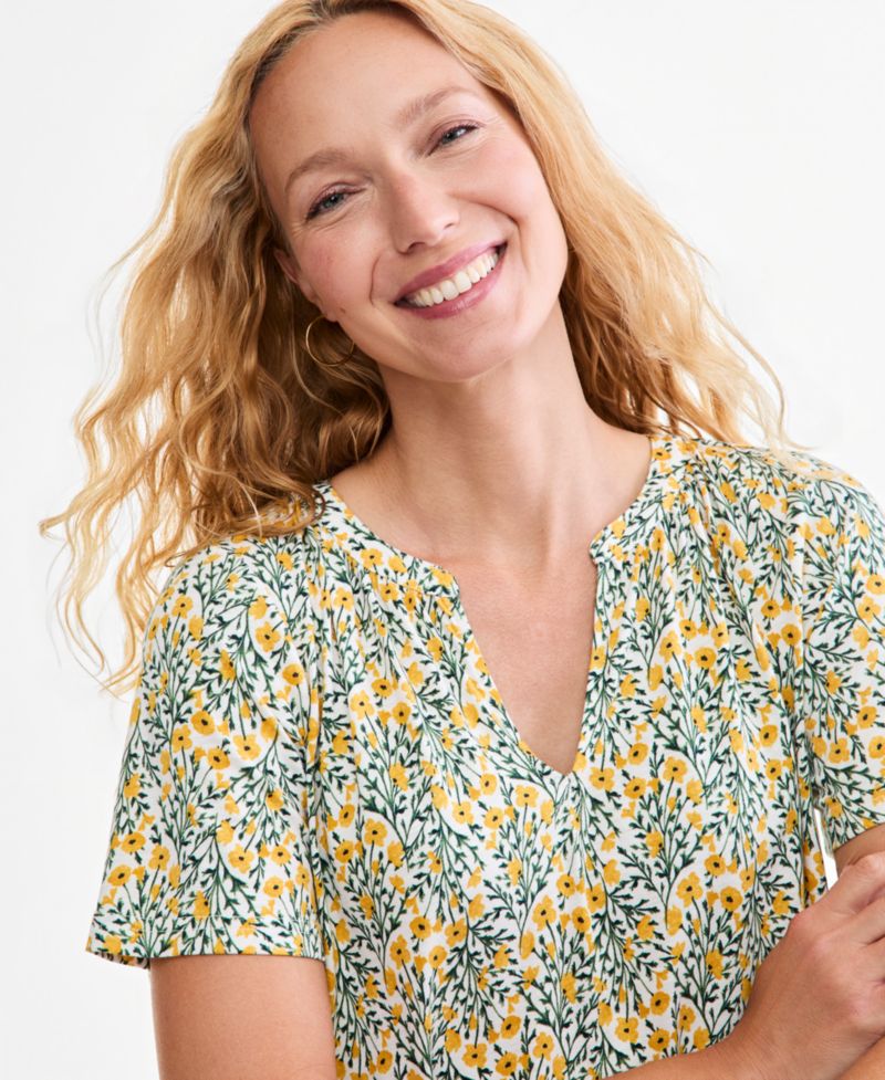 Petite Printed Split-Neck Flutter Sleeve Top